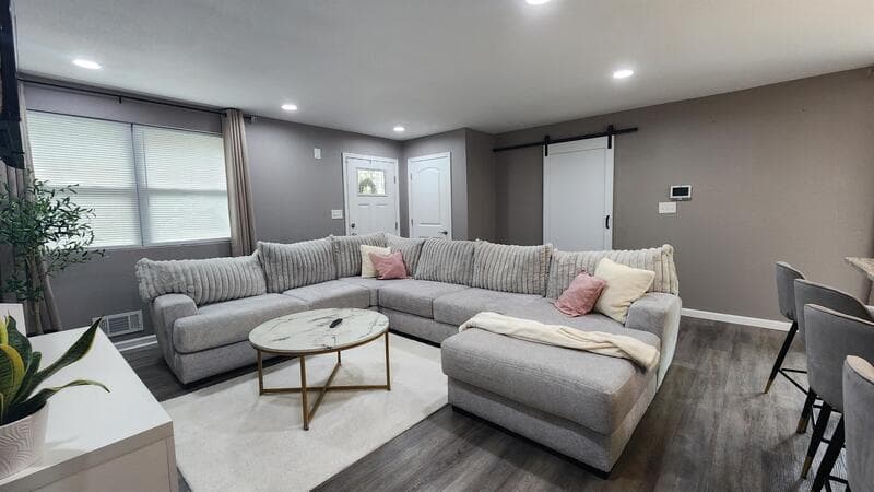 Portsmouth House: 600 Apache Road
