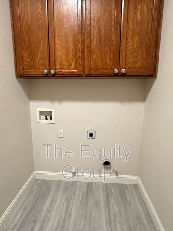 Visalia House: 239 North Preston St
