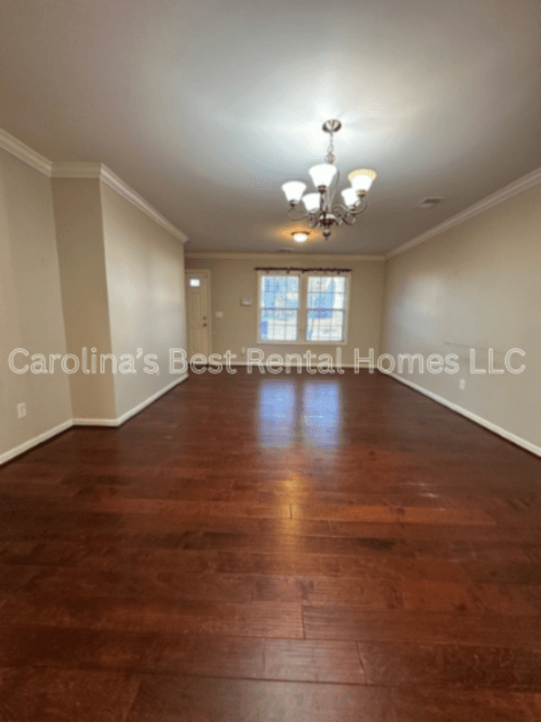 Columbia House: 257 Allans Mill Drive