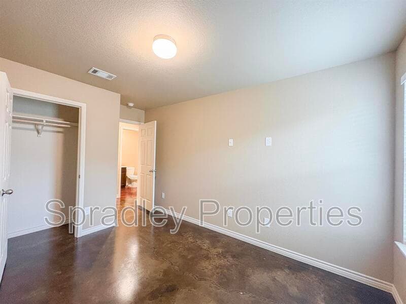 Belton Condo: 1035B Mason Dr
