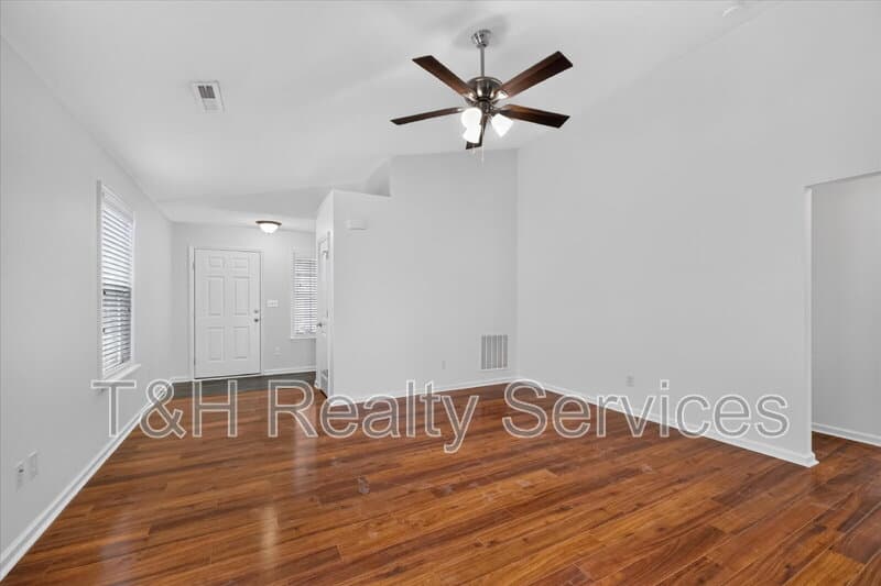 Whitestown House: 5771 White Pine Road