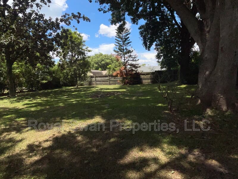 Lakeland House: 3812 Dovehollow Drive