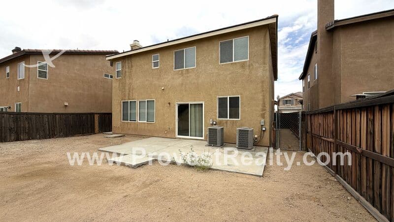 Hesperia House: 10258 Susan Ave