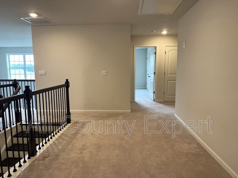 Cumming House: 5595 Loring St