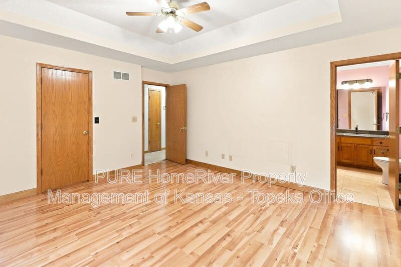 Topeka House: 3611 SW Redhawk Court