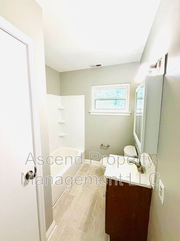 Chattanooga House: 717 Caruthers Rd