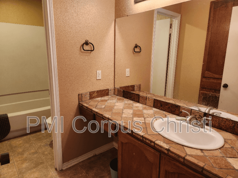 Corpus Christi Condo: 6702 Everhart Rd