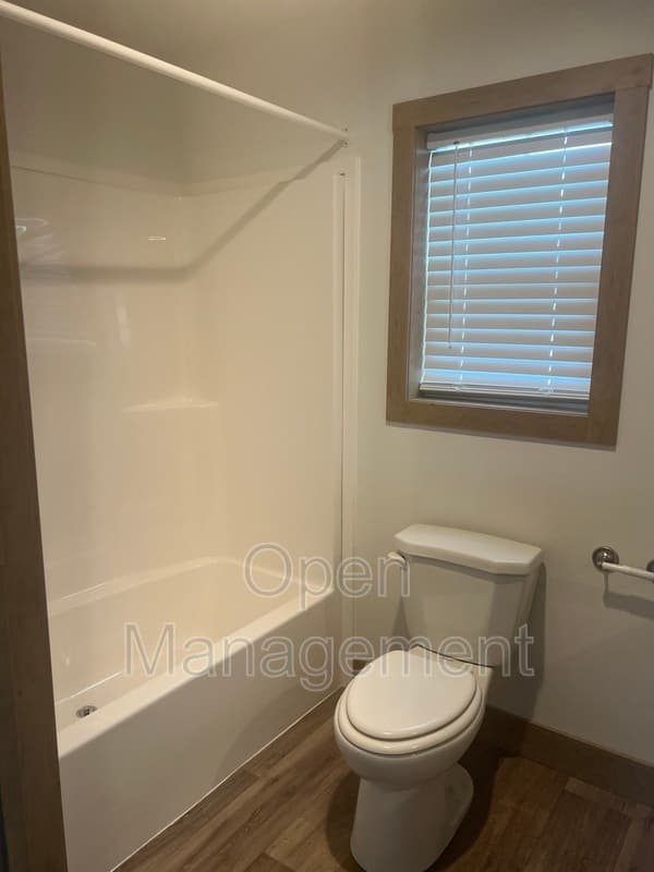 West Fargo House: 825 1st Ave