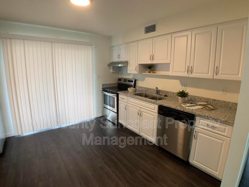 Pinellas Park Condo: 7450 35th St N #1002