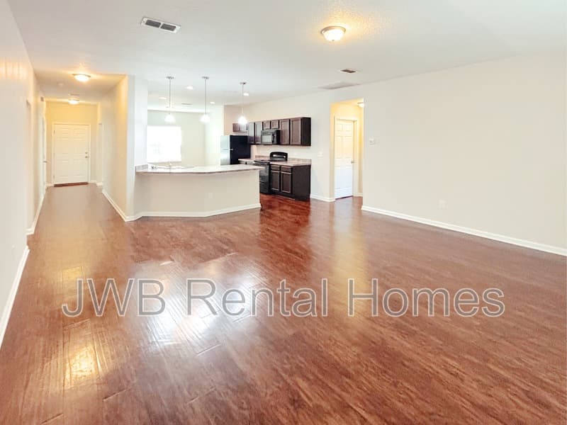 Jacksonville House: 10507 Oak Crest Dr