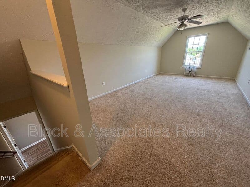 Raeford House: 337 Americana Dr
