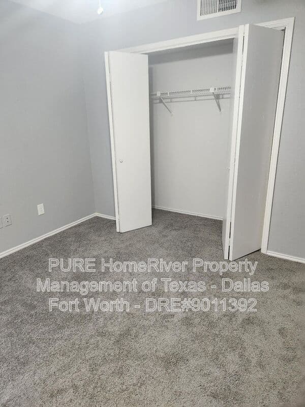 Irving Condo: 4004 W. Pioneer Dr.