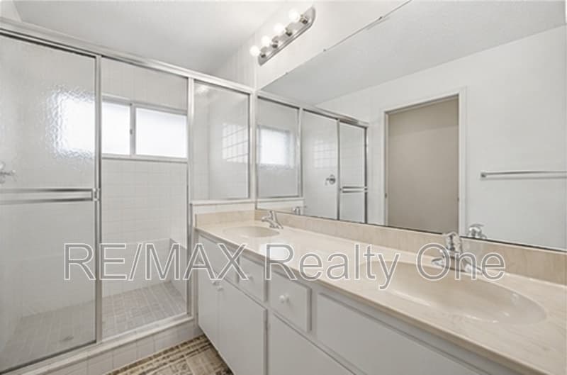 Beverly Hills House: 4210 North Mae West Way
