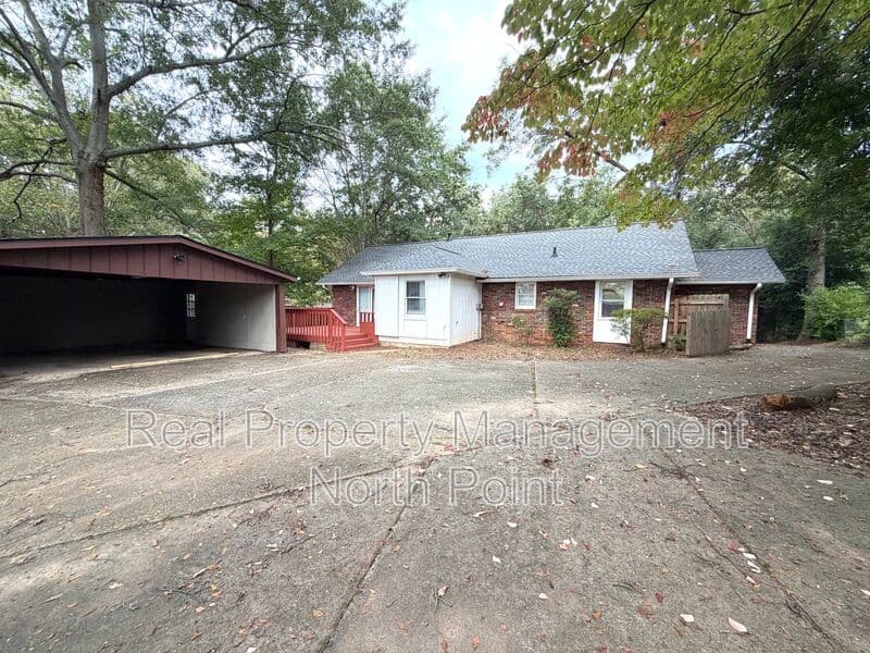Roswell House: 199 Prospect Street