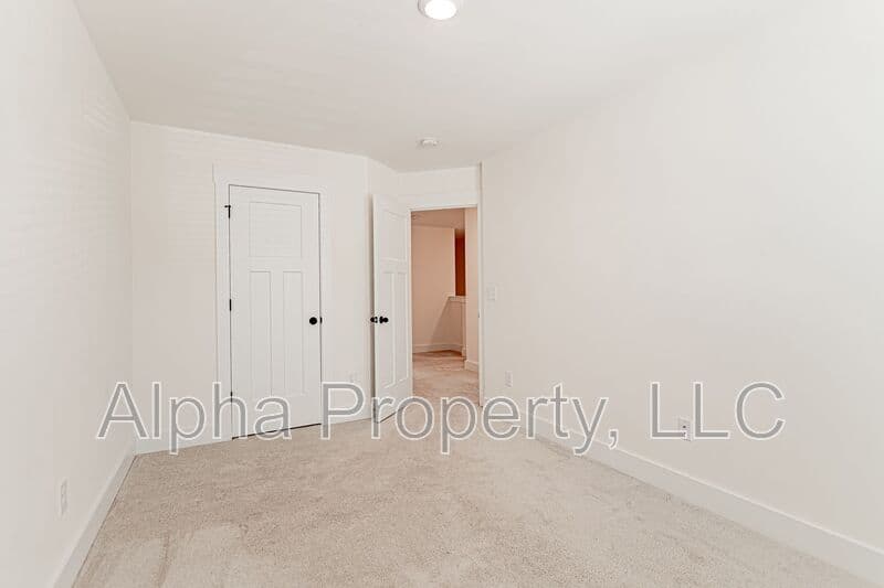 Moore Townhome: 1086 Millison Pl
