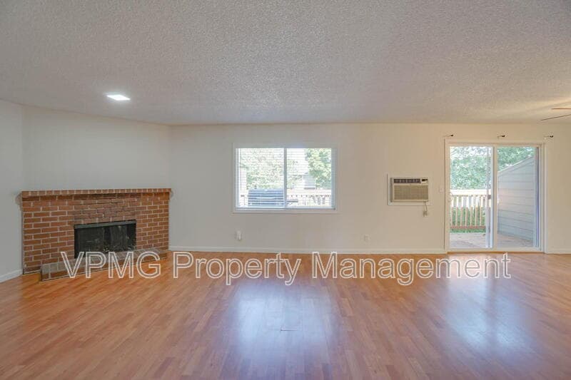 Vancouver Condo: 605 SE 121st Ave