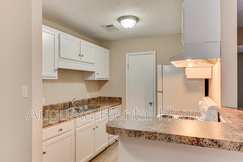 Augusta Condo: 2515 Center West Parkway - 9O