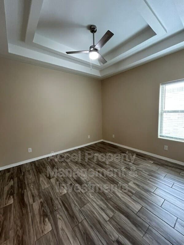 Alton House: 1008 W La Pointe
