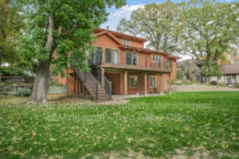 Edina House: 7420 Hyde Park Cir