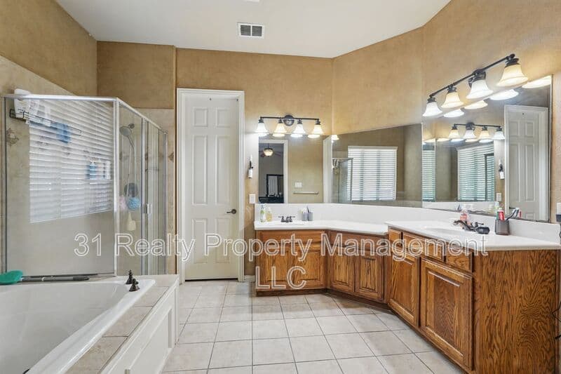 Allen Condo: 956 Cougar Dr