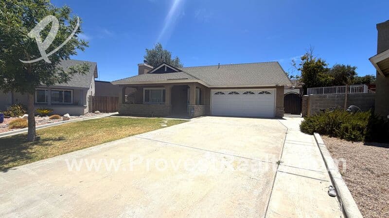 Victorville House: 13675 Ruby Circle