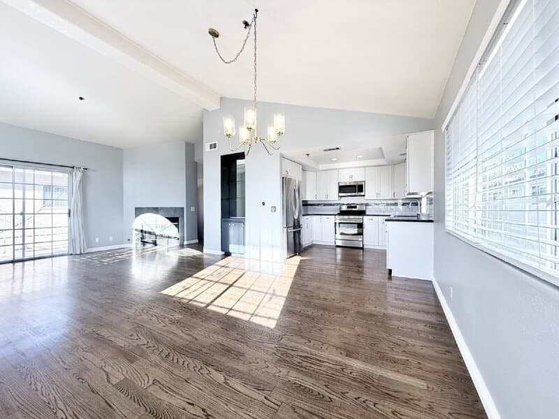 Inglewood Condo: 741 Venice Way