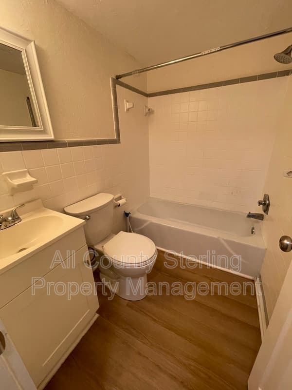 Lake City Apartment: 201 SE Beech Street