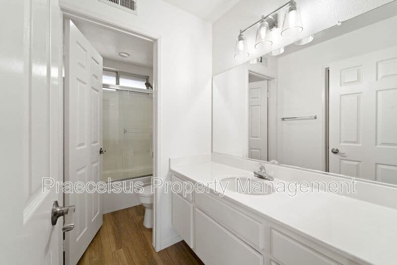 San Diego House: 8265 Gold Coast