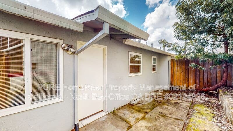 Santa Rosa House: 4942 Sonoma Hwy