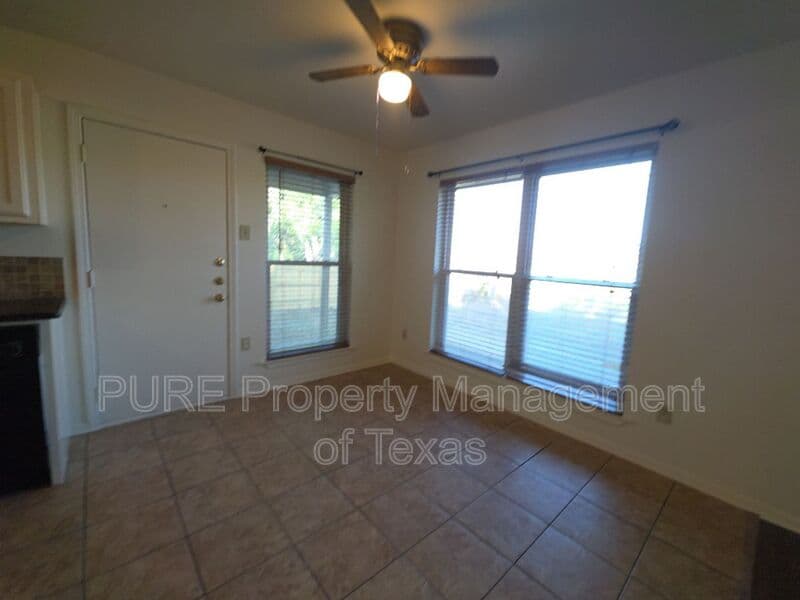 Elgin House: 304 McClendon Dr