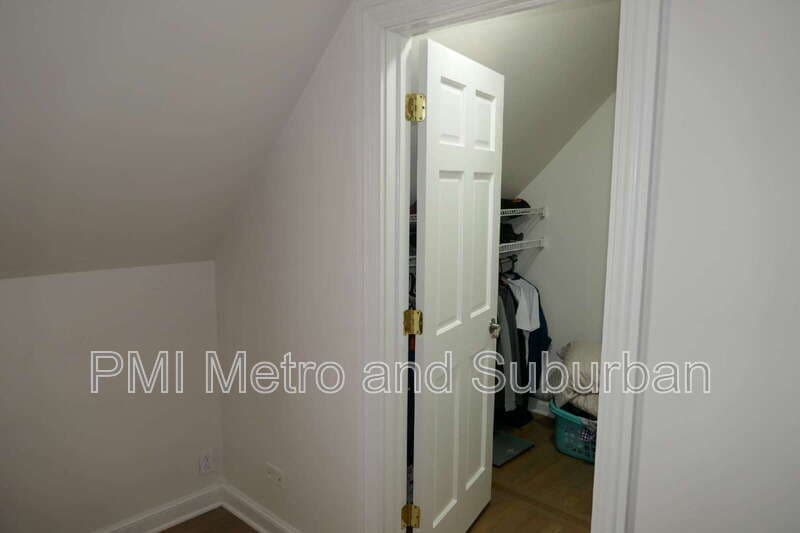 Des Plaines House: 984 Woodlawn Avenue