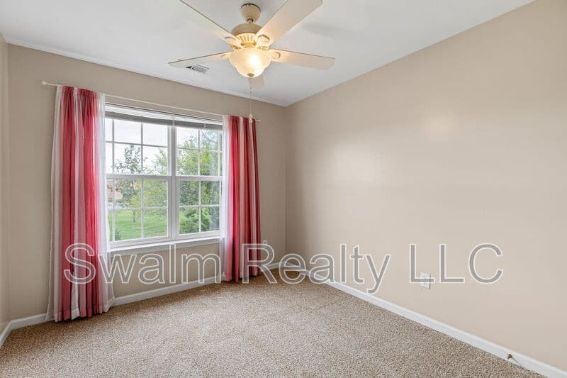 Middletown House: 325 Wilmore Dr