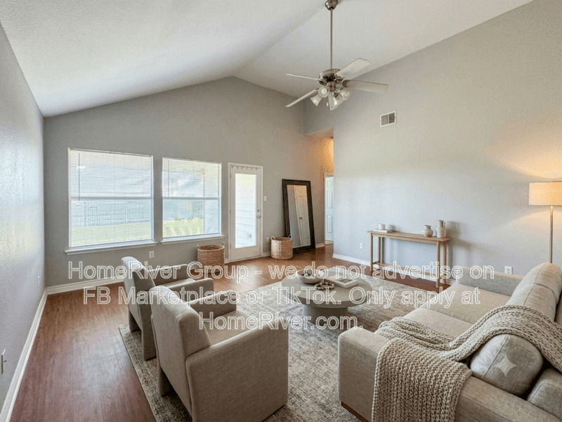 Anna House: 313 Charleston Dr