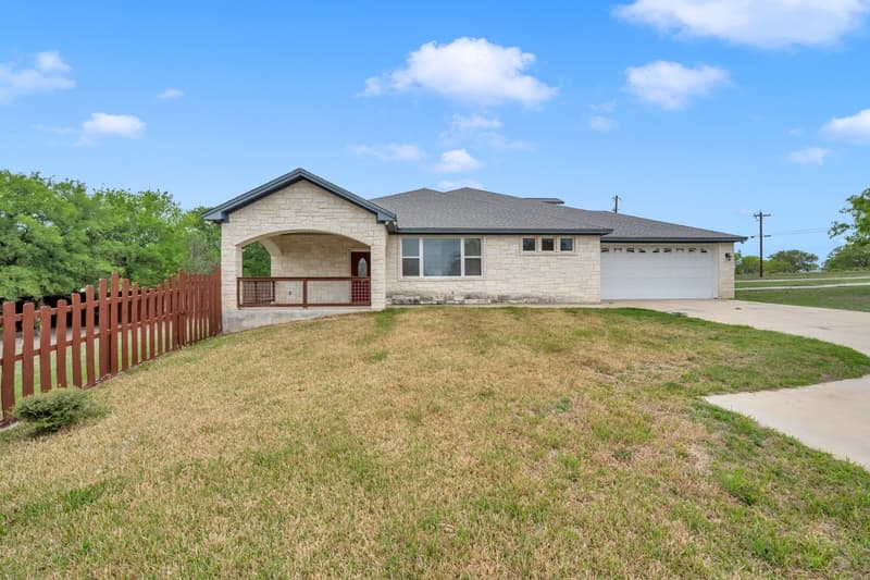 Kingsland House: 623 Skyline Drive