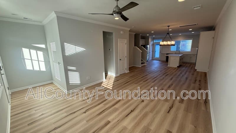 Summerville House: 612 Southview Lane