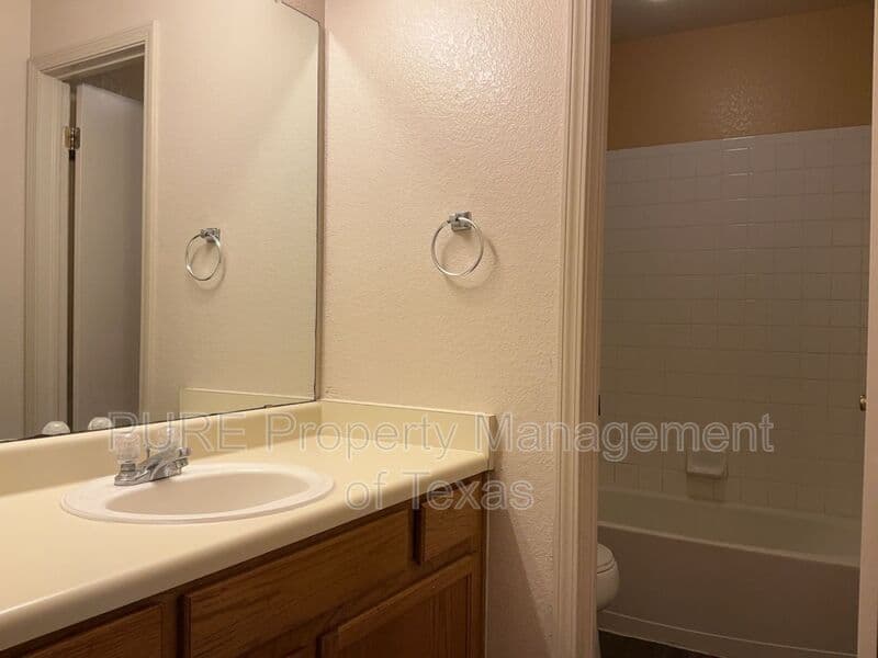 Round Rock Condo: 1001-A Christopher Ave
