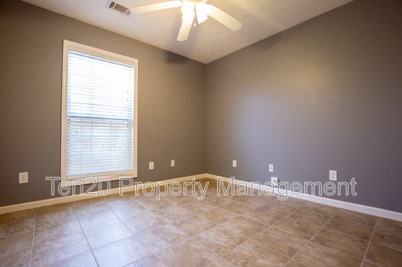 Phenix City House: 25 Kalin Street