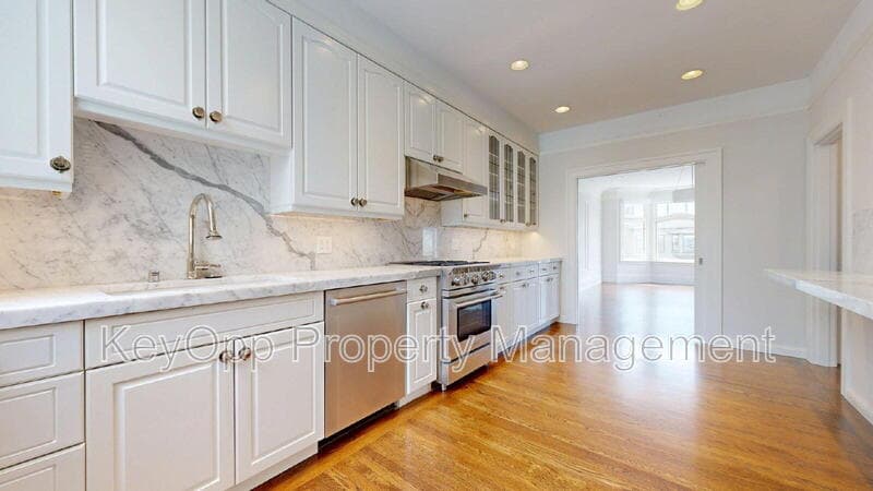 San Francisco Condo: 2250 Green Street