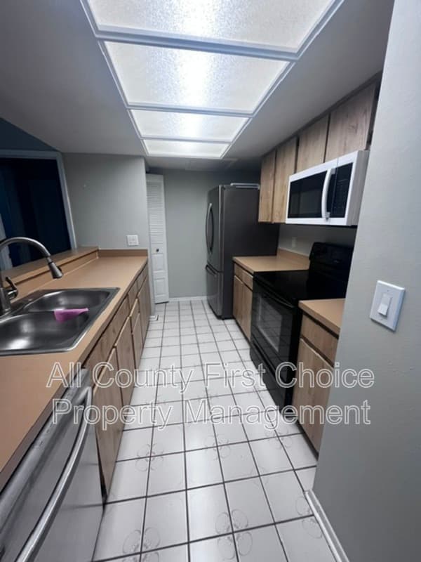 Tarpon Springs House: 39650 US 19 N