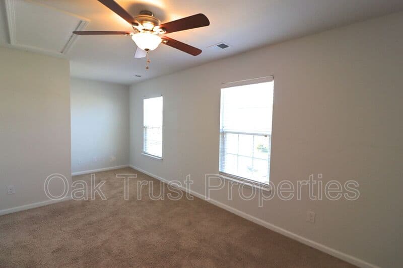 North Charleston House: 7716 Haywood Street