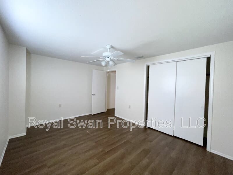 Lakeland House: 303 Thornwood Way