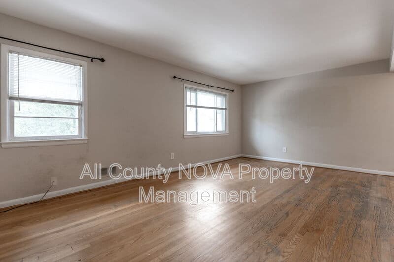 Arlington House: 4141 21st Rd N