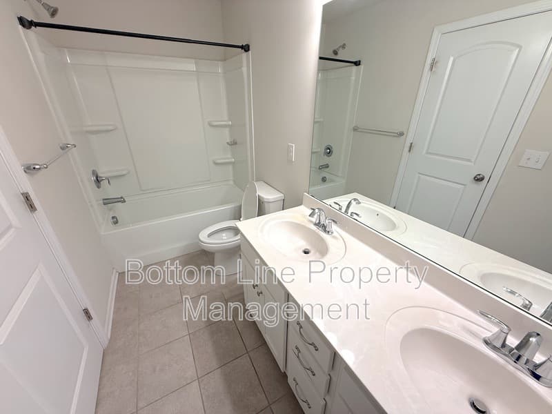 Fort Mill House: 729 Willshire Falls Dr