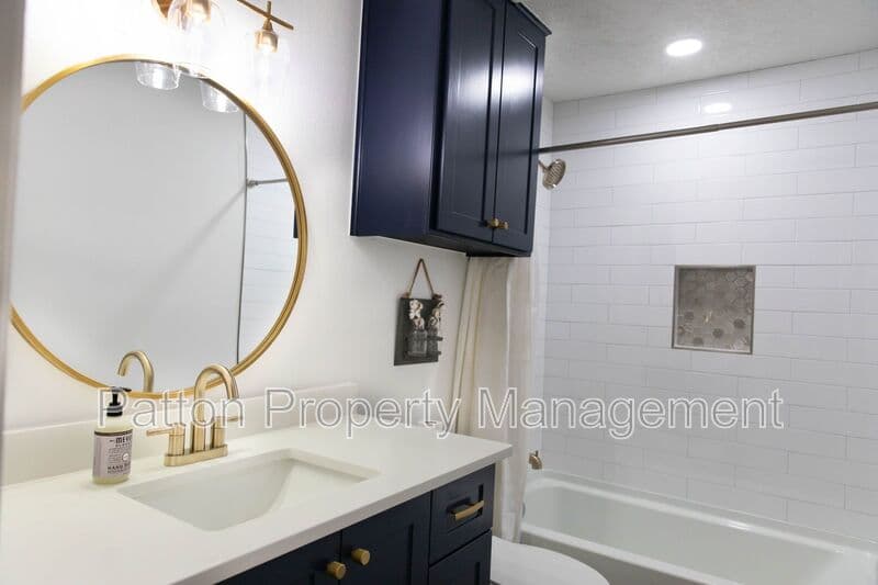 Amarillo House: 5761 Wabash Street