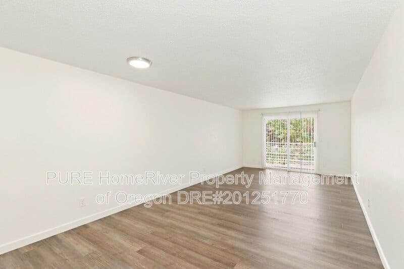 Portland Condo: 18411 E Burnside St