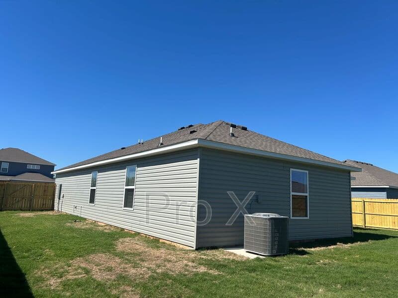 Pea Ridge House: 2708 Young St