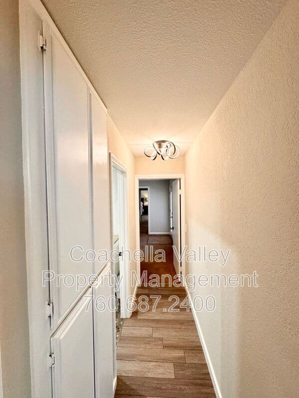 Palm Springs House: 2004 N San Antonio Rd