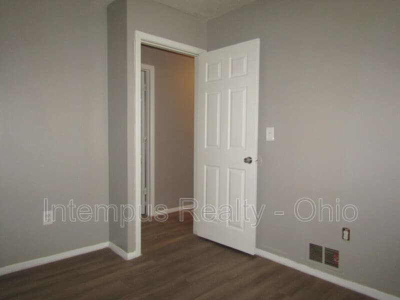 Cincinnati House: 6941 Gracely Dr