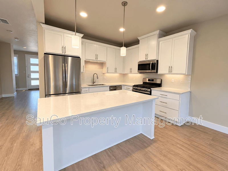 Hillsboro House: 8023 Northeast Sabo Street