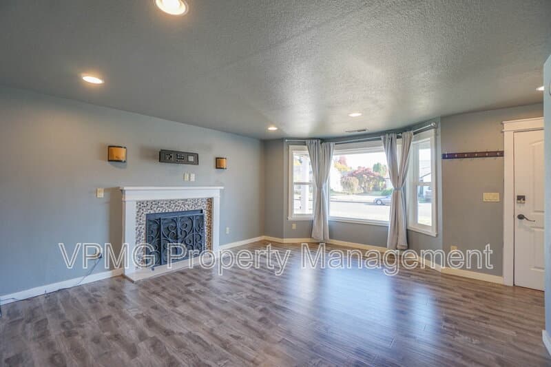 Vancouver House: 9600 NE 132nd Ave